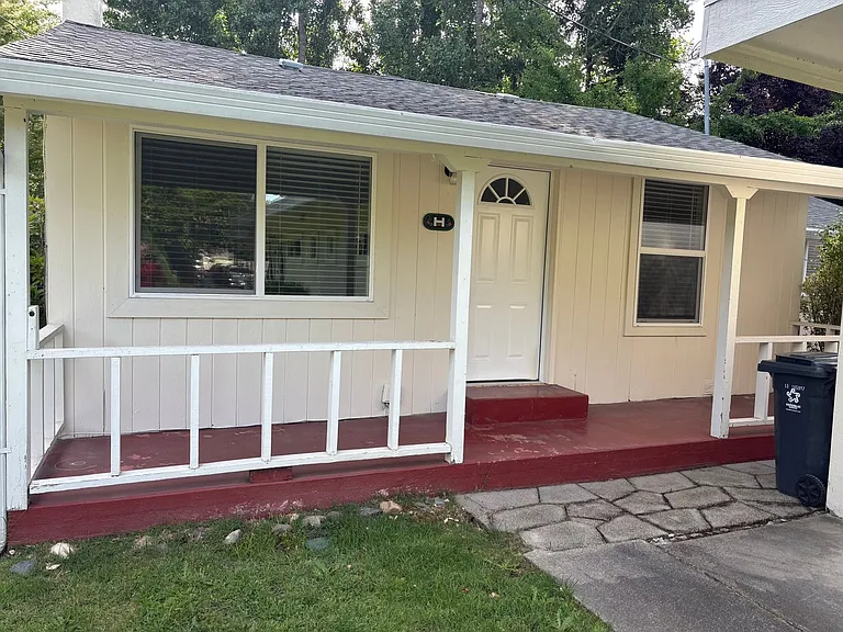 R1257 SW Plummer Ave — Photo 48