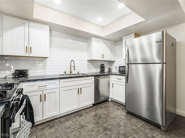 5576 W Rochelle Ave #43C — Photo 11