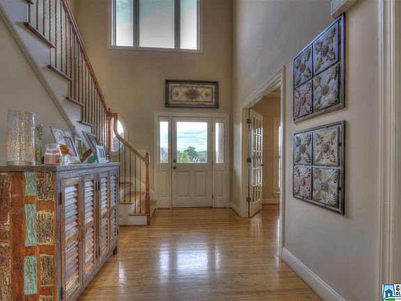 5th image of 975 Carrington Dr