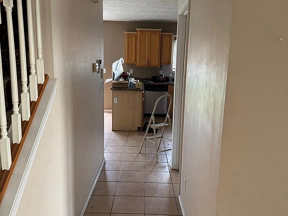 Hallway straight to KItchen and Livingroom #1