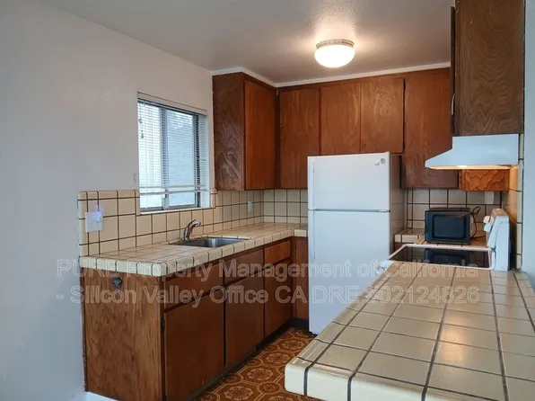 1104 E Cliff Dr APT 9, Santa Cruz, CA 95062