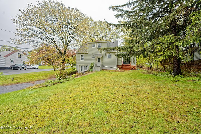 3rd image of 426 N Greenbush Road