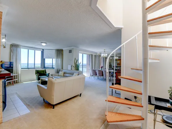 1528 Harmon Cove Tower image 1 of 44