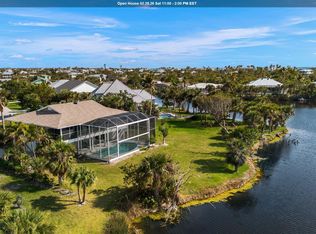 673 E Rocks Dr, Sanibel, FL 33957