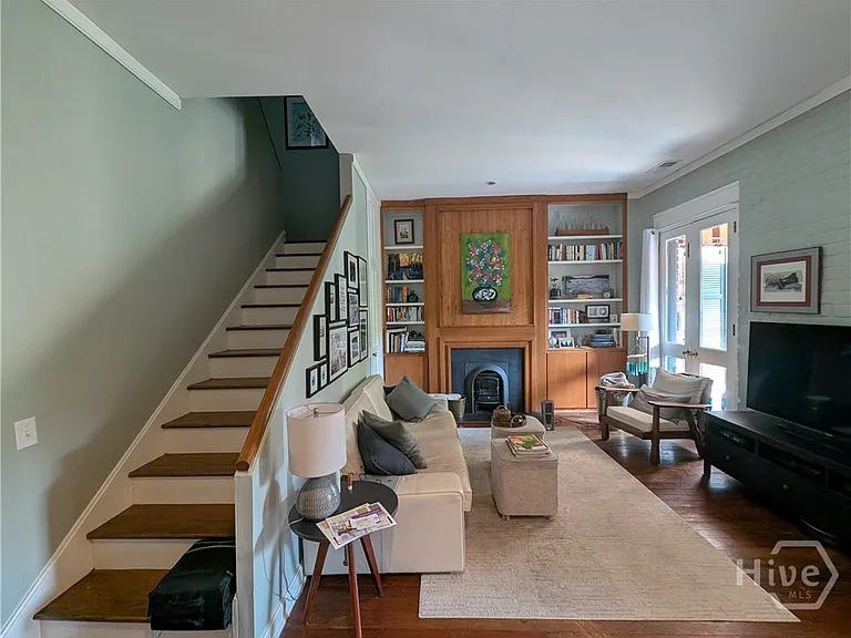 510 E State St — Photo 9