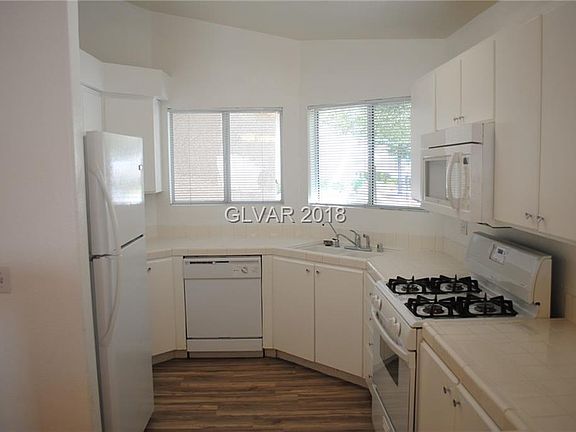 4th image of 745 Yacht Harbor Dr