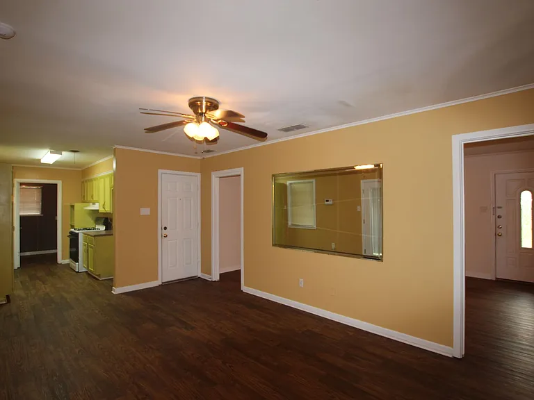 2113 Old Omen Rd — Photo 4