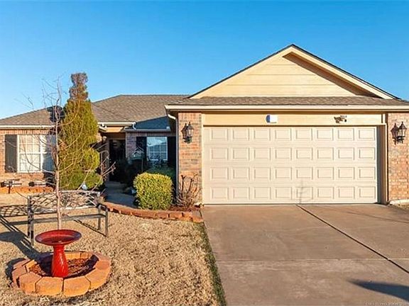 2nd image of 2905 Village Dr