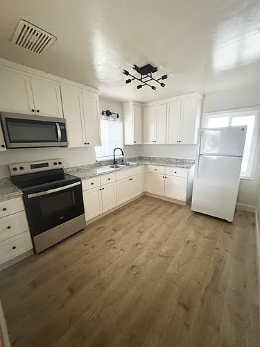 708 Burke Ave Photo 1