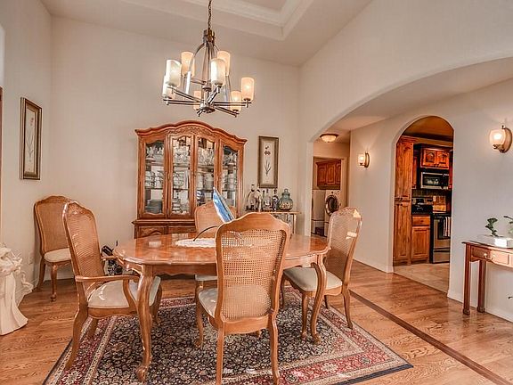 4th image of 6 Marionet Ln