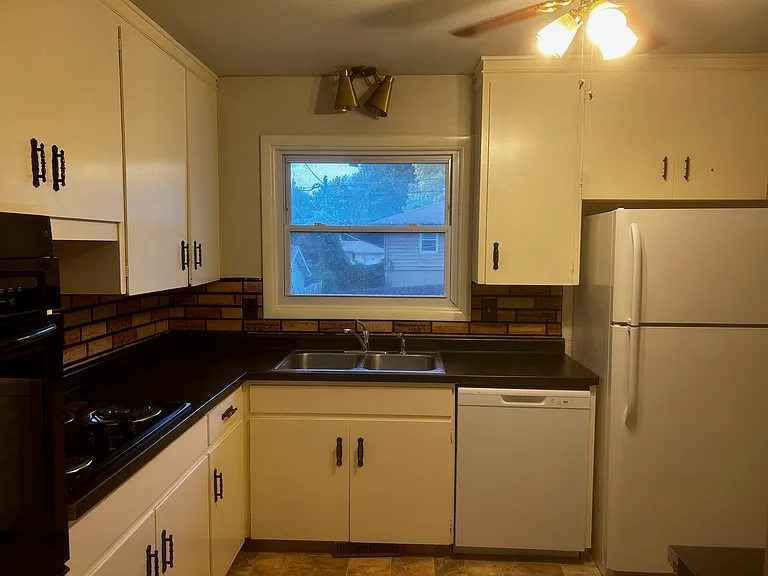 1753 Bowie Dr — Photo 5