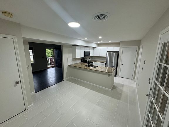 5th image of 2243 Forest Acres Dr