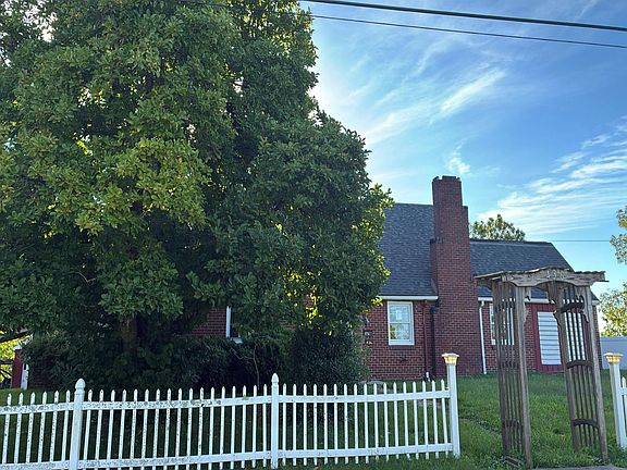 3rd image of 436 Fannie St