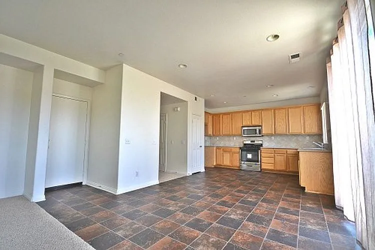 1617 Julia Way — Photo 6