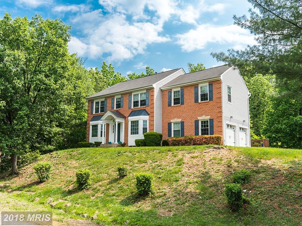 Spacious 5 Bedroom Brick front!!