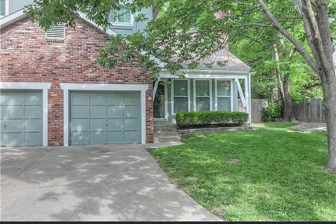 3 bed, 2.5 bath, 1398 sqft, $1,900 — Photo 1