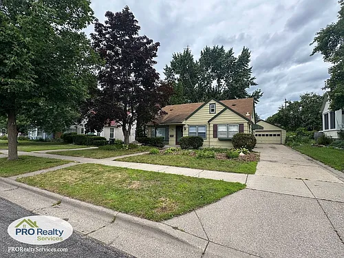 701 Cottage Ave W Photo 1