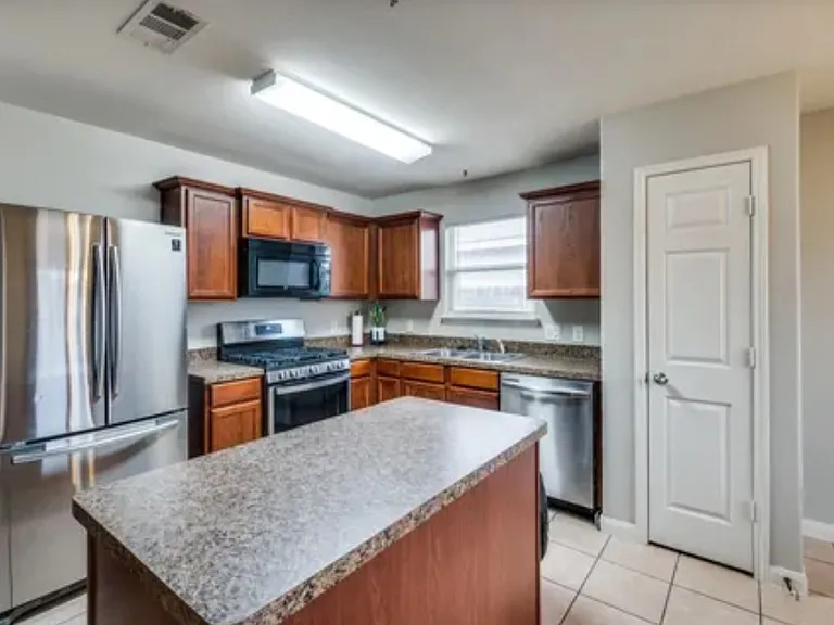 701 Lazy Crest Dr — Photo 22