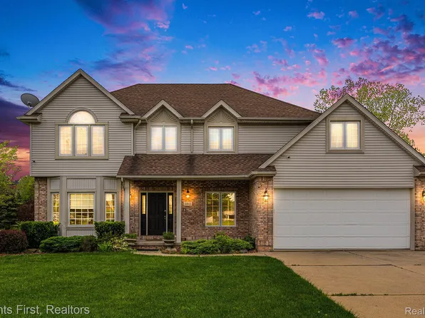 2813 W Country Ln, Monroe, MI 48162