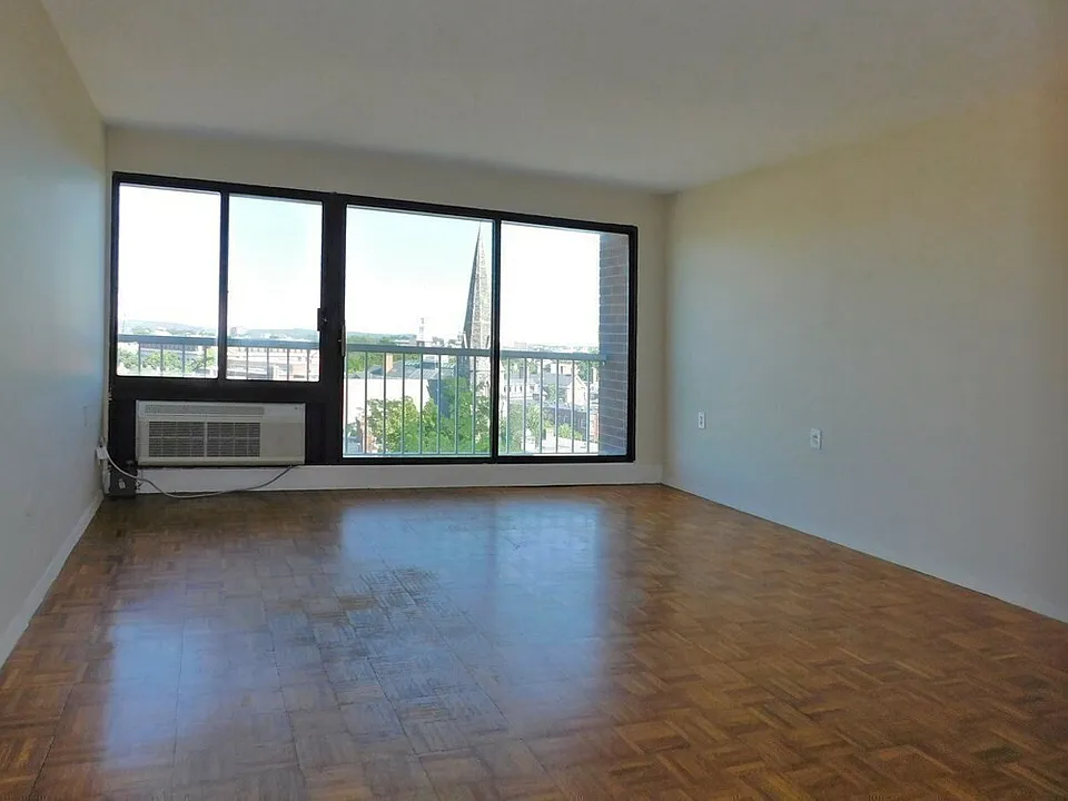 1105 Massachusetts Ave #9D