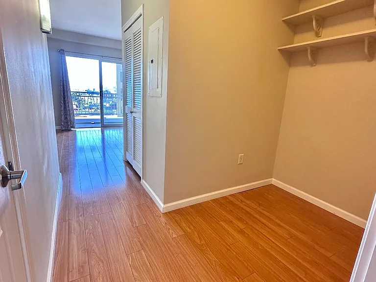 140 S Van Ness Ave #1024 — Photo 8