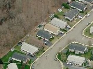 18 Brookview Ln, Manalapan, NJ 07726
