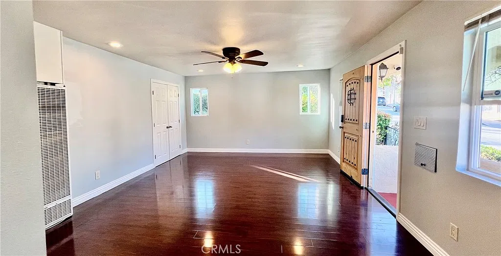 3 bed, 1012 sqft, $3,300 — Photo 2