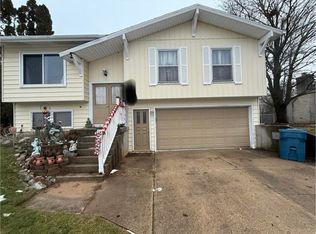 2582 McIntosh Ave NE, Grand Rapids, MI 49525