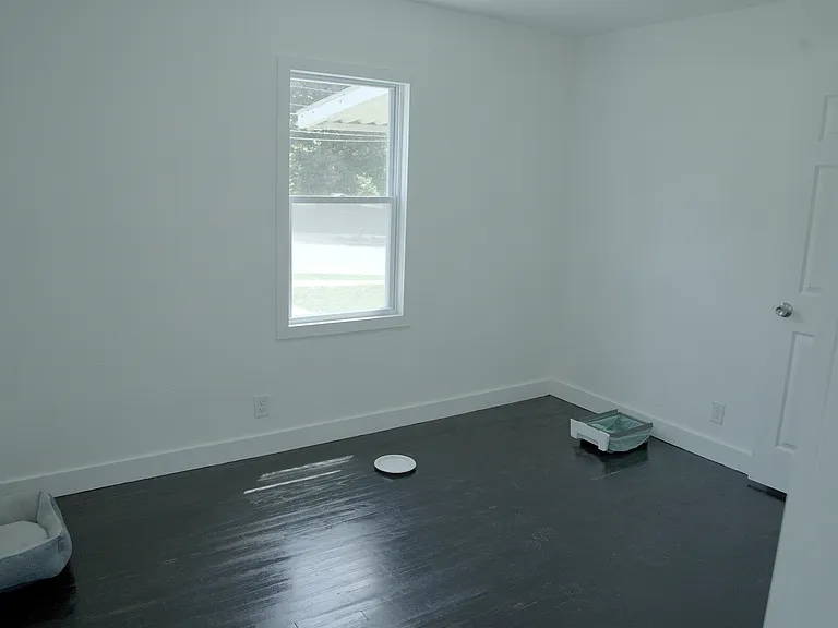 3350 Jackson Ave — Photo 9