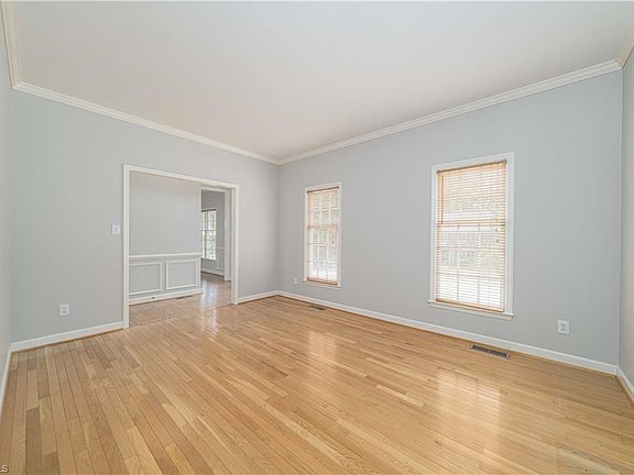 2nd image of 225 Fox Ridge Cir