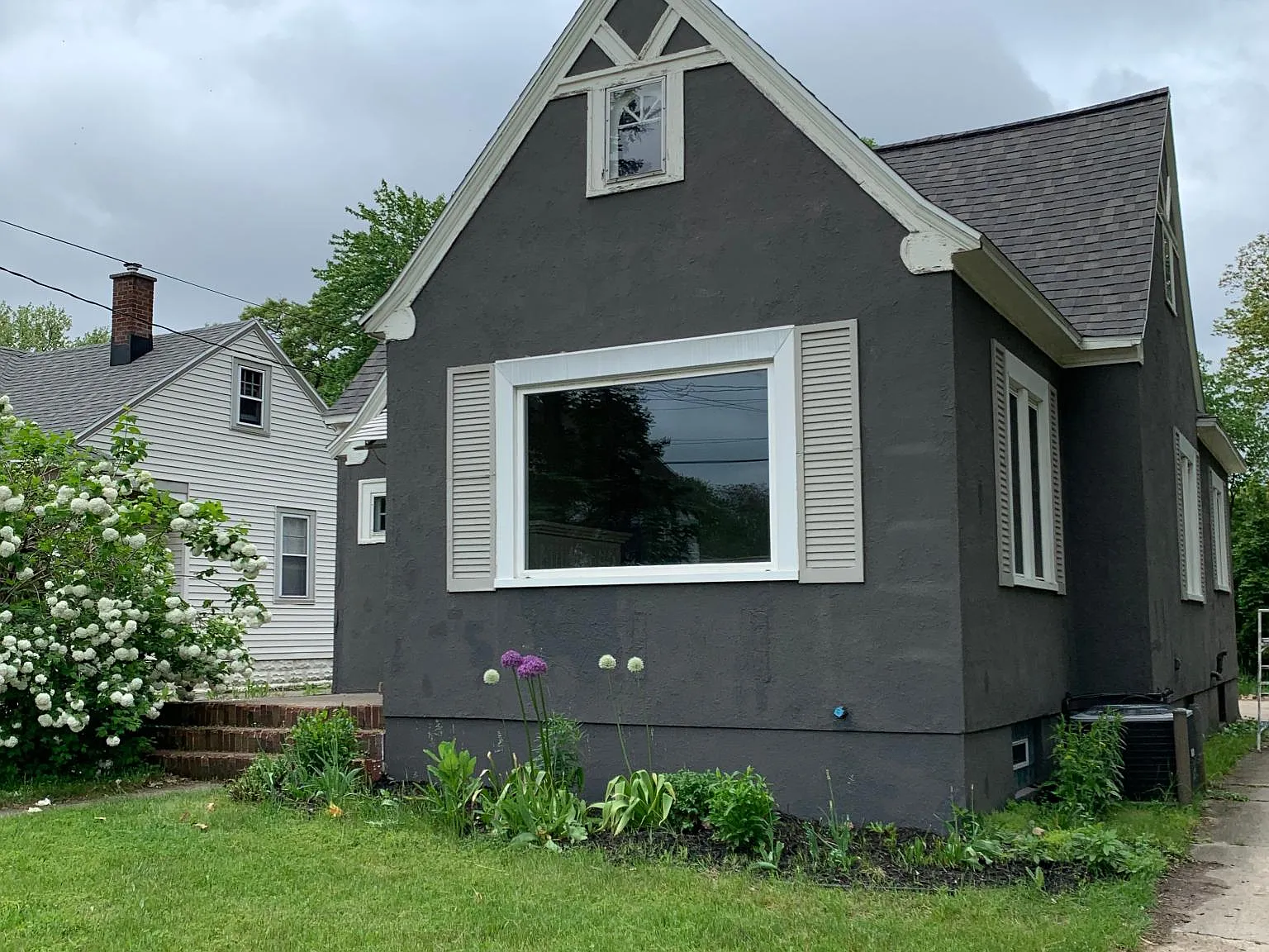 921 Fuller Ave NE — Photo 2
