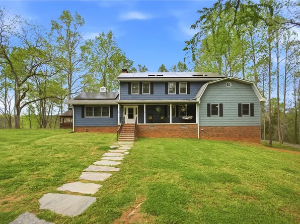 646 Flat Shoals Rd, Walhalla, SC 29691