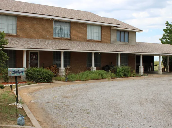 621 W Broadway St, Vici, OK 73859