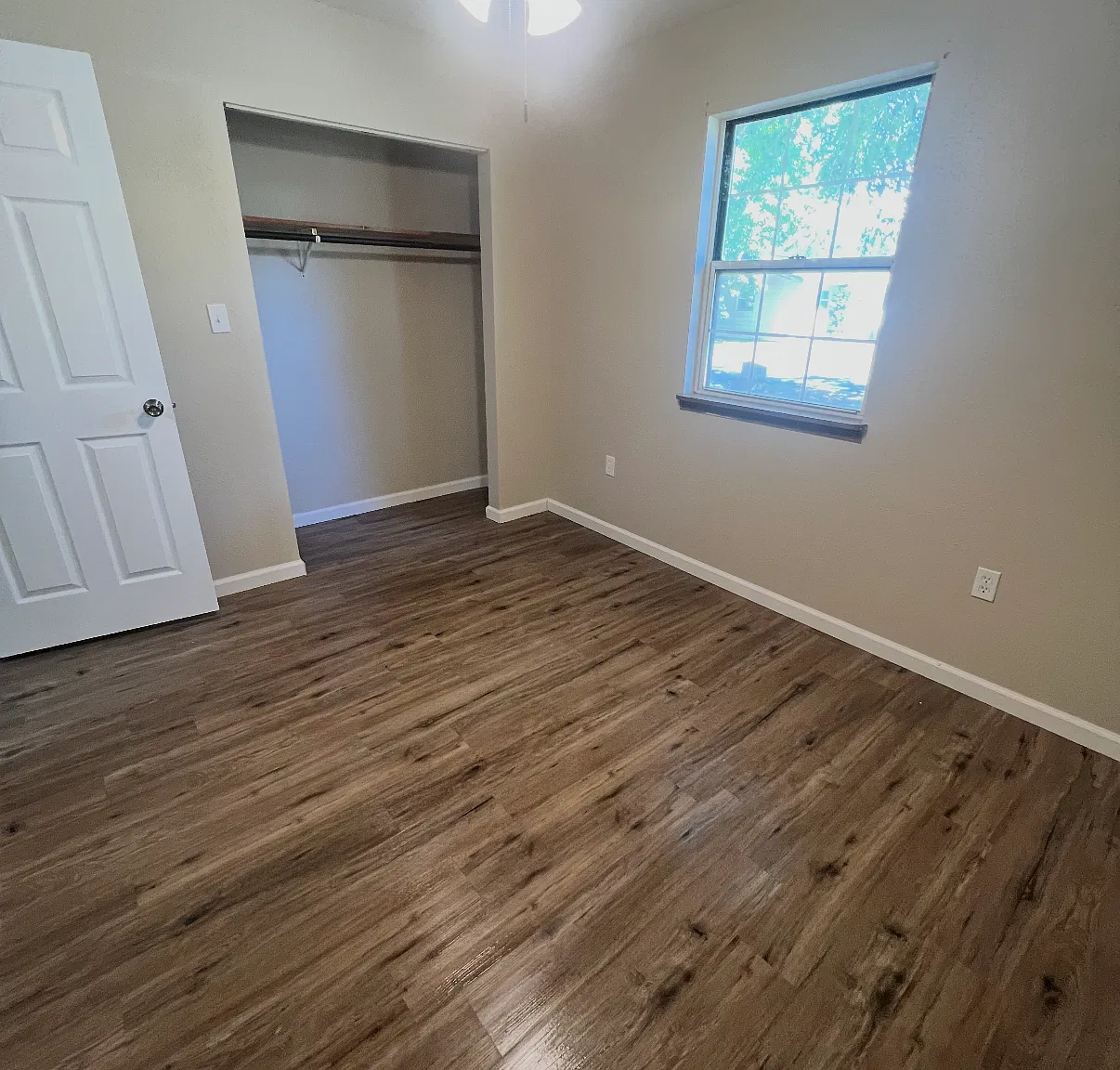 Newly remodeled Duplex in Herrin — Photo 1