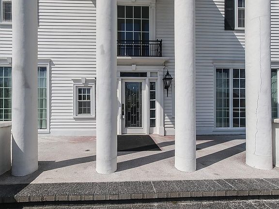 3rd image of 300 Lexington Ct