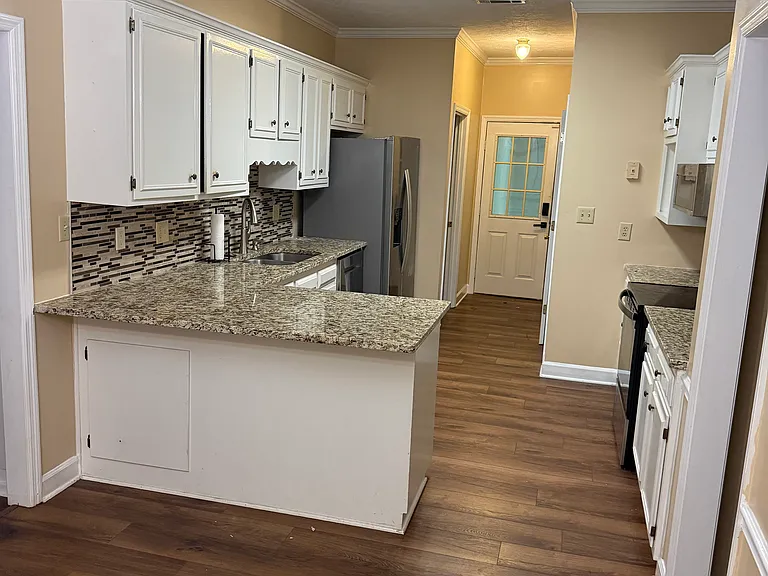 218 Hummingbird Ln — Photo 2