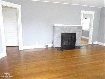 2nd image of 3728 S Ainsworth Ave