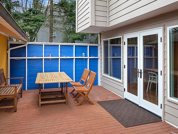 3rd image of 1035 156th Ave NE APT 40