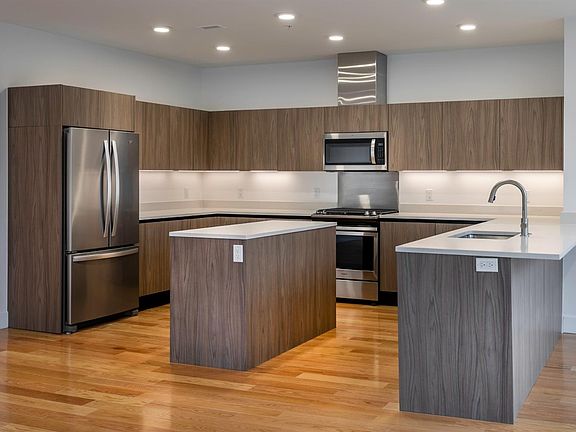2nd image of 218 W Kingsley St Unit 301