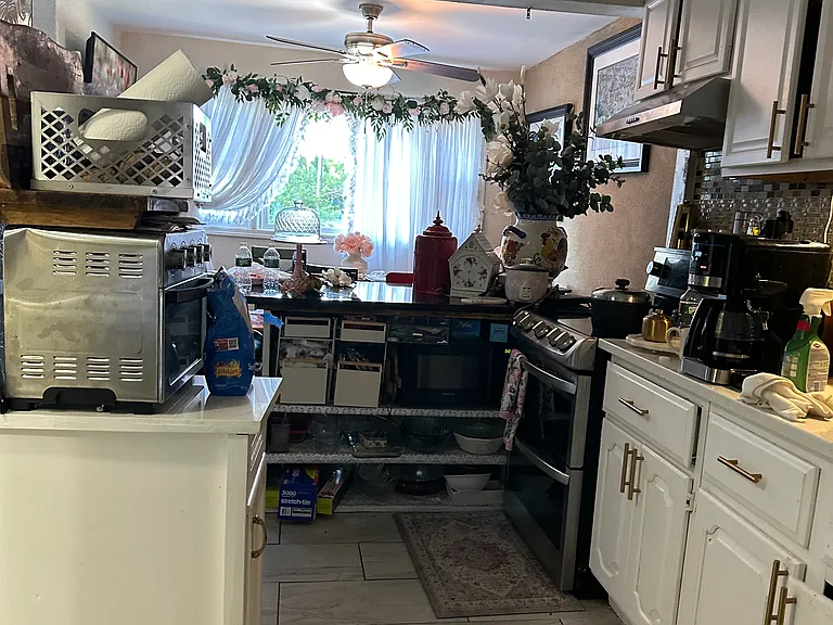 270 N One Street Ave — Photo 34