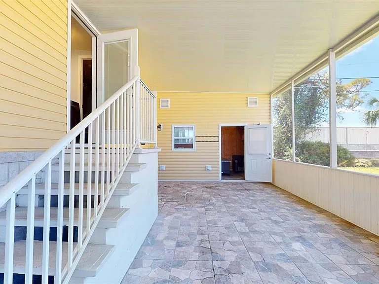 10728 Poplar St NE — Photo 5