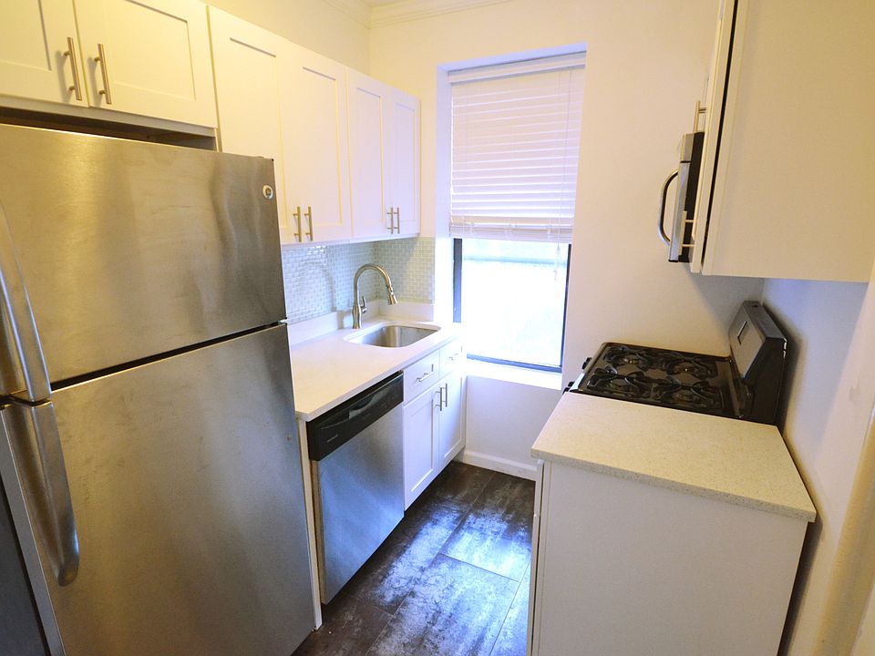 2nd image of 219 13th St APT 5
