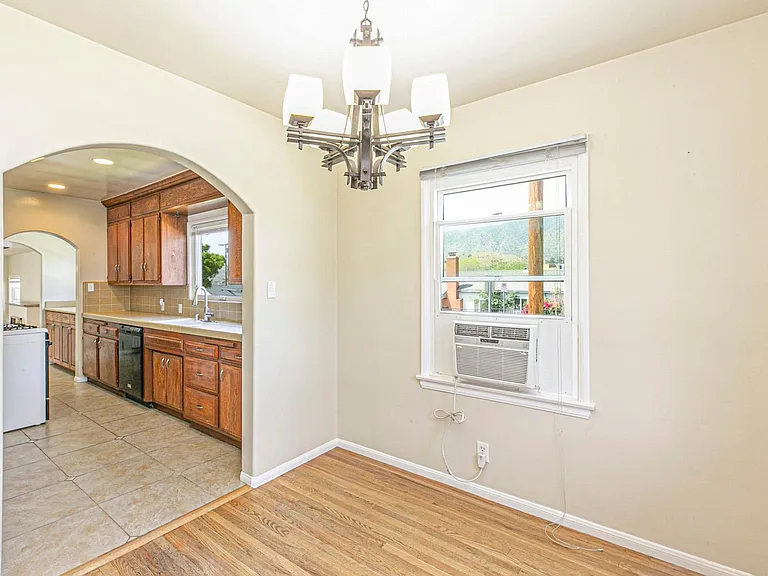 10929 Whitegate Ave — Photo 12