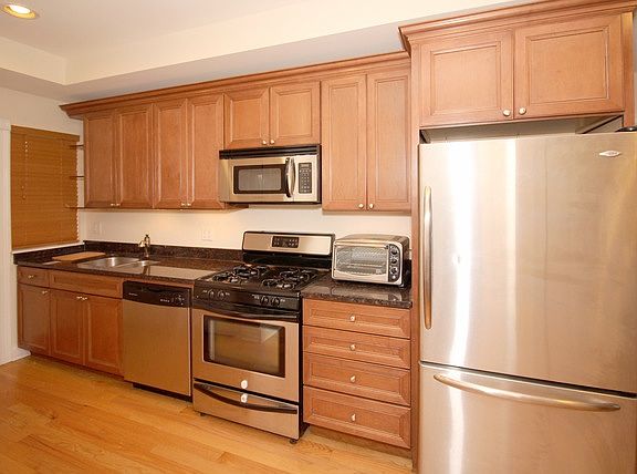 2nd image of 4138 N Kenmore Ave Unit 3
