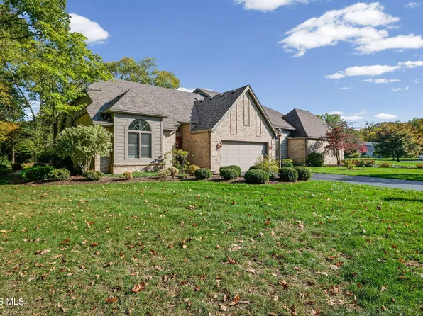 35 Wolf Ridge Dr, Holland, OH 43528