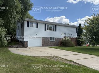 2643 Nicholas Dr, Green Bay, WI 54311