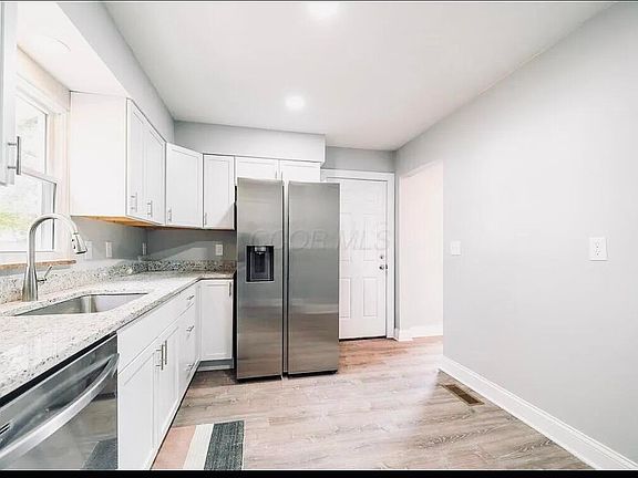 3rd image of 1398 Manchester Ave