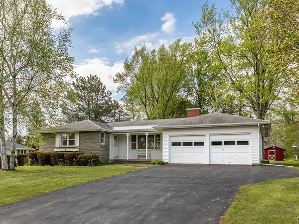 6521 Kermit Ln, East Syracuse, NY 13057