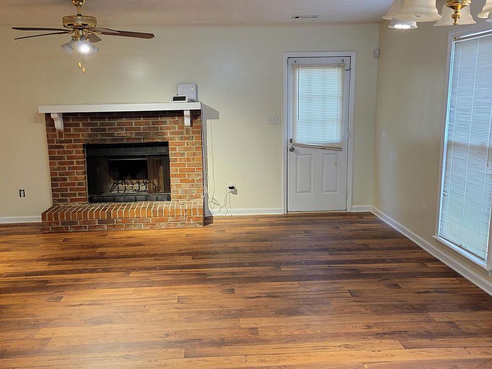 2nd image of 4911 Autumn Cir #1