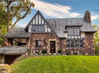 827 Valentine Rd, Kansas City, MO 64111